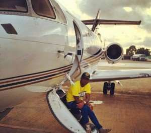 Davido Lied! He Cant Afford The Acquisition And Maintenance Of A Private Jet, See Why- Pas Chikero