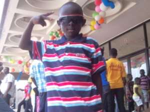 Tuutulapato....menyin D3 Wo Y3r Nskintighte....a Child On The Mic?