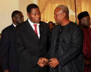 President Maahma receives AU chairman at Castle