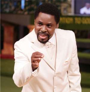 SHOCKER! AN ALLEGED WORSHIPPER,NDUBUSI FRANCIS ATTEMPTED TO ATTACK PROPHET T.B JOSHUA WITH A BUTCHER'S AXE