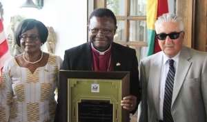 Prof Asante receives Martin Luther King Award