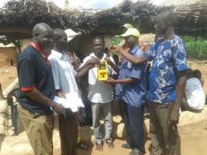 Lom FmFarm Radio International Distributes Radio Sets To Farmers In BunkpuruguYunyoo District