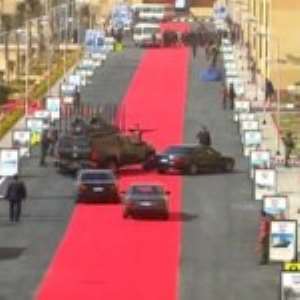 Red Carpet For President Sisis Convoy Criticised In Egypt