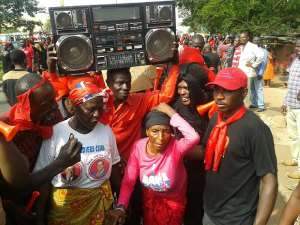 NPPs 'Akoko sa kyere akroma sendenaa enye no fe'. Demo in Kumasi