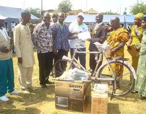 Shama District Best Farmer receives his prize