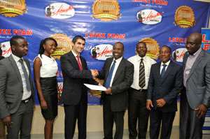 Mouganie (3rd L)with Gifty Asare Ekeocha, PRO, Latex Foam, presenting the cheque to Mr Nyantakyi. With them are Emmanuel Gyimah, FA Gen. Sec., Ike Addo, Marketing and George Afriyie, Ex.Co Member