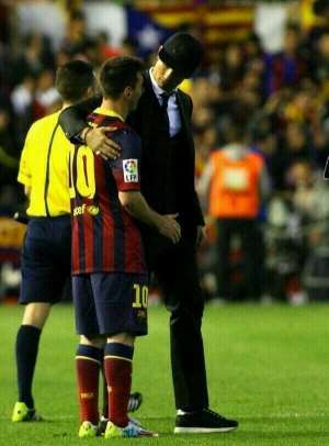 Cristiano Ronaldo consoles Lionel Messi after Copa del Rey