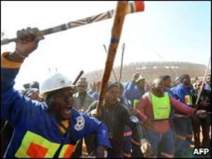 S Africa strike hits stadium work