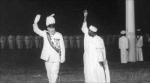 Nigerias new prime minister Alhaji Sir Abubakar Tafawa Balewa and the British representative James Robertson in the moment of Nigerias independence