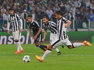 Tevez Goal Gives Juve Champions League Final Hope