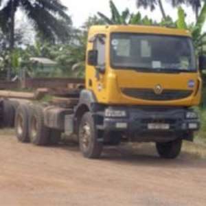 The articulated truck that swerved the Daewoo