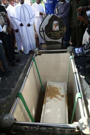 Finally! Official Photos: Kefee Given A Queen’s Burial In Sapele, Delta State