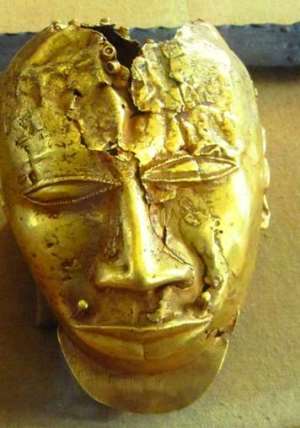 Gold mask, 20 cm in height, weighing 1.36 kg..of pure gold, seized by the British from Kumasi, Ghana, in 1874 and now in the Wallace Collection, London, United Kingdom