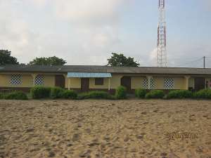 JOMORO DISTRICT NATIONAL SERVICE PERSONNEL GAVE NEW TOWN D.A JUNIOR HIGH SCHOOL A GOOD FACE-LIFT THROUGH PAINTING