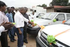 The MCE, Nii Otto Dodoo, cutting the ribbon of the vehicles. With him is the Coordinating Director and some officials of the assembly