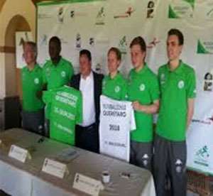 CK Akonnor with the Wolfsburg team in Mexico