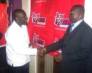 Kojo Oppong-Nkrumah shakes hands with Anthony Ray Amegashie, ELAC, after the presentation