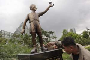 A statue of President Barack Obama as a 10-year-old wearing shorts and a T-shirt