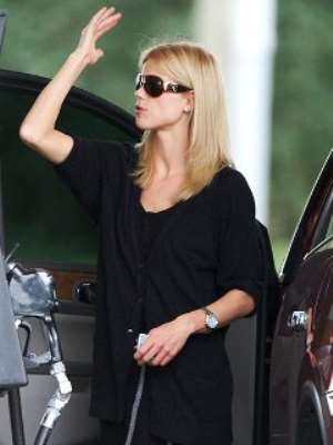 Elin Nordegren plans to continue to adjust to her new situation