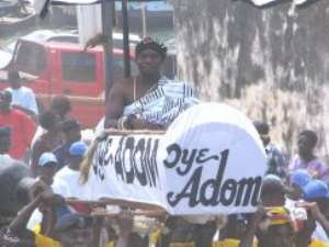 Flashback : Nana Kwodwo Conduah VI riding in a palanquin