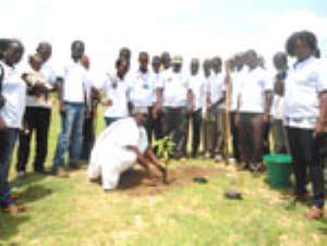 Naba Baba Salifu Alemyarum, Paramount of Bongo, symbolically planting a tree
