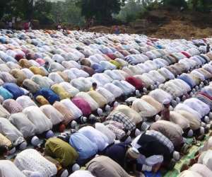 Deputy Eastern Regional Minister joins Muslims to offer prayers