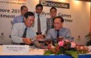 Front (From left): Mr Goh Kee Nguan, Chief Executive Officer, SYOGOC and Mr Ang Boon Tian, Chief Executive Officer, Crocodile Group of Companies.
