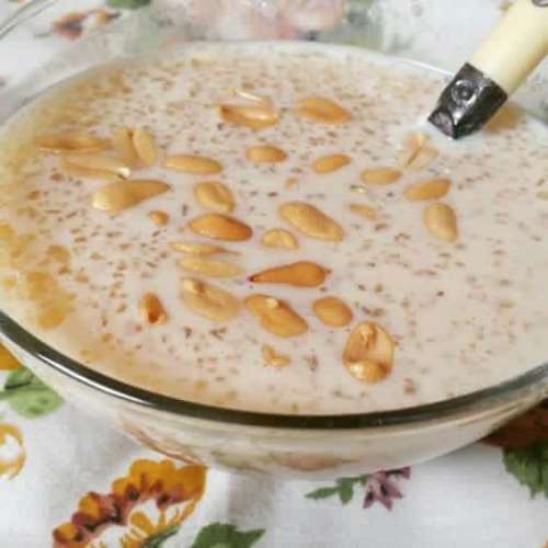 File:Individual plate of garri to eat by hand with fish and greens, Baba1  (5570984125).jpg - Wikipedia