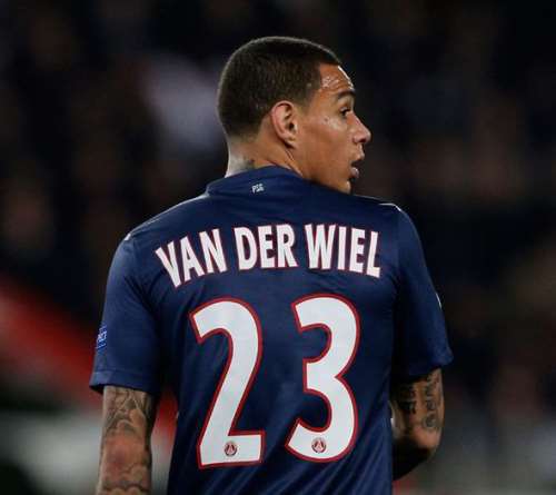 Fenerbahce open Van der Wiel talks