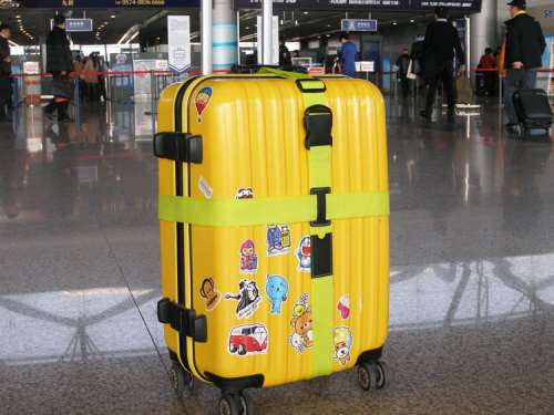10 Clever ways to make your luggage stand out in a crowd – SheKnows