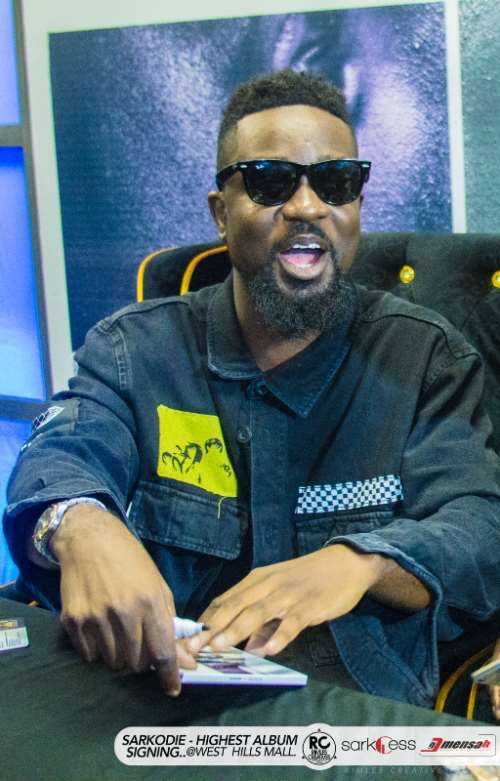 Sarkodie pulls over 3 000 audience at Highest Album signing at West Hills Mall