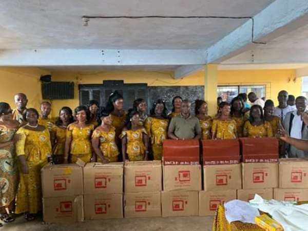 Jomoro MP gives sewing machines to seamtresses