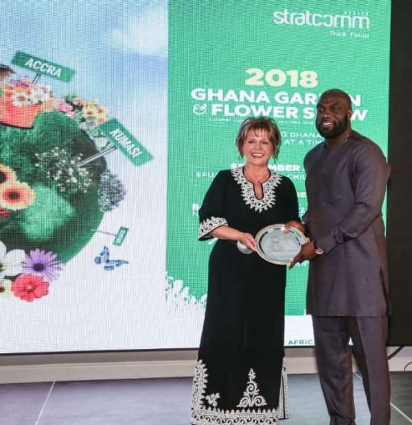 Mr. Kofi Baah-Boakye Receiving The Award From President Of The IPRA SVET