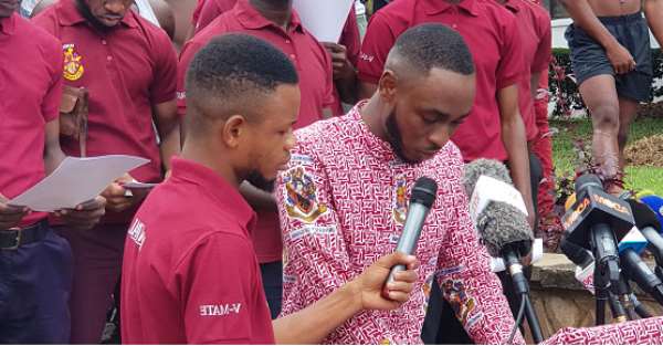 JCR President of Commonwealth Hall addressing the press
