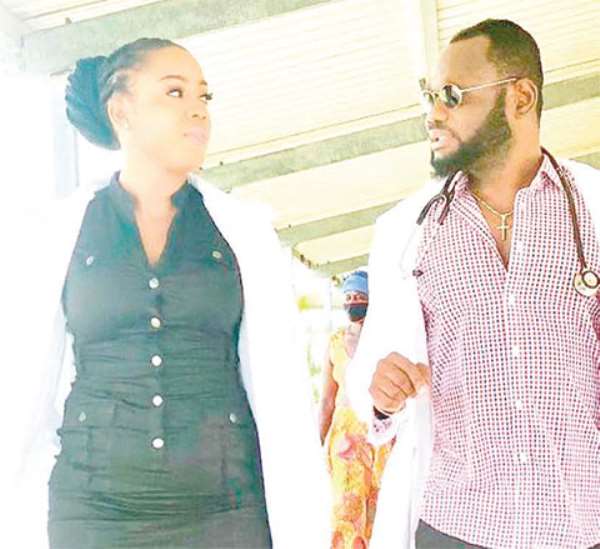 Prince David Osei and Jessica Williams on set