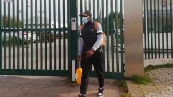 Alfred Duncan leaving Fiorentina training grounds