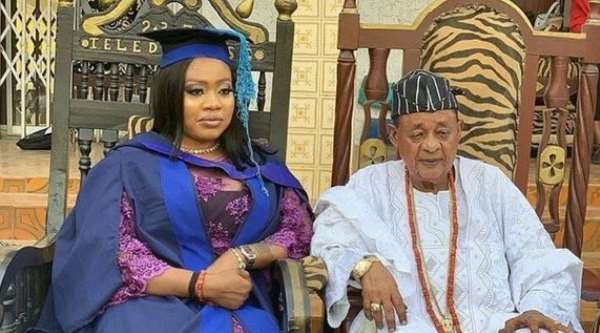 Alaafin of Oyo, Oba Lamidi Adeyemi Supports his Newly Graduating Wife