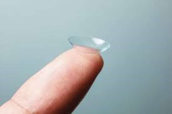 do-you-wear-contact-lenses-here-are-8-negative-effects-of-wearing-it