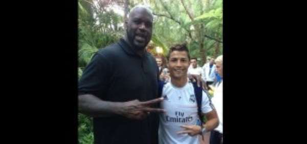 1573-quand-deux-stars-se-rencontrent-650x0-1-300x141