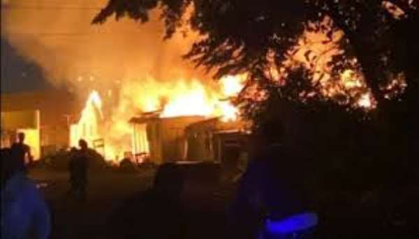 Kumasi: Fire razes Akrofoum market