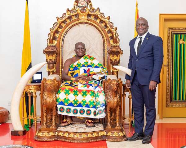 UMB CEO pays courtesy call on Otumfuo at Manhyia Palace