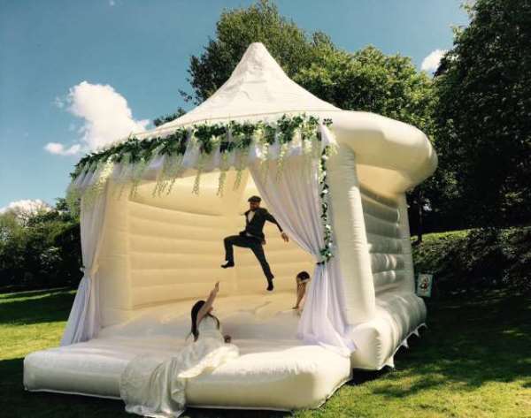 The New Trend For Wedding Are “Bouncy Castles”