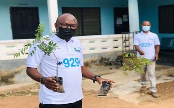 Green Ghana: Bole NHIA plant trees
