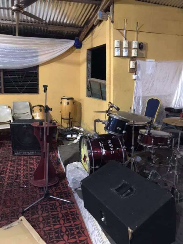 E/R: Thieves raid Assemblies of God Church; bolt with musical instruments