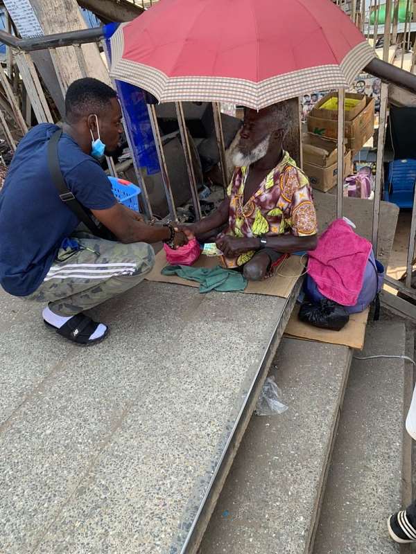 Comedian Waris Fetes The Needy On Kaneshie Streets Ahead Of His Birthday Tomorrow