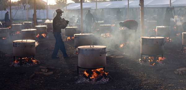 Non-profit organisation Nakhlistan and Mustadafin Foundation prepares food for underprivileged communities across the Western Cape. - Source: Photo by Brenton Geach/Gallo Images via Getty Images