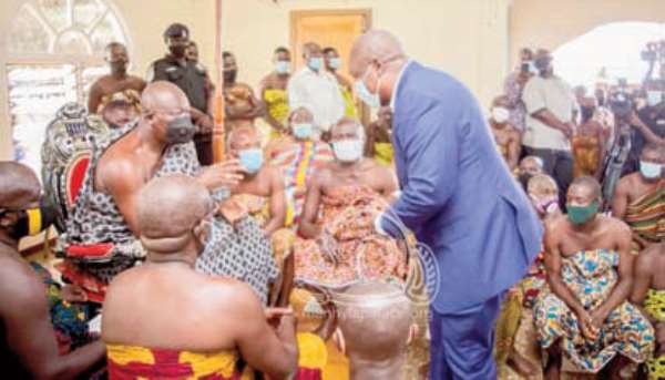 John Mahama greeting Otumfuo Osei Tutu II