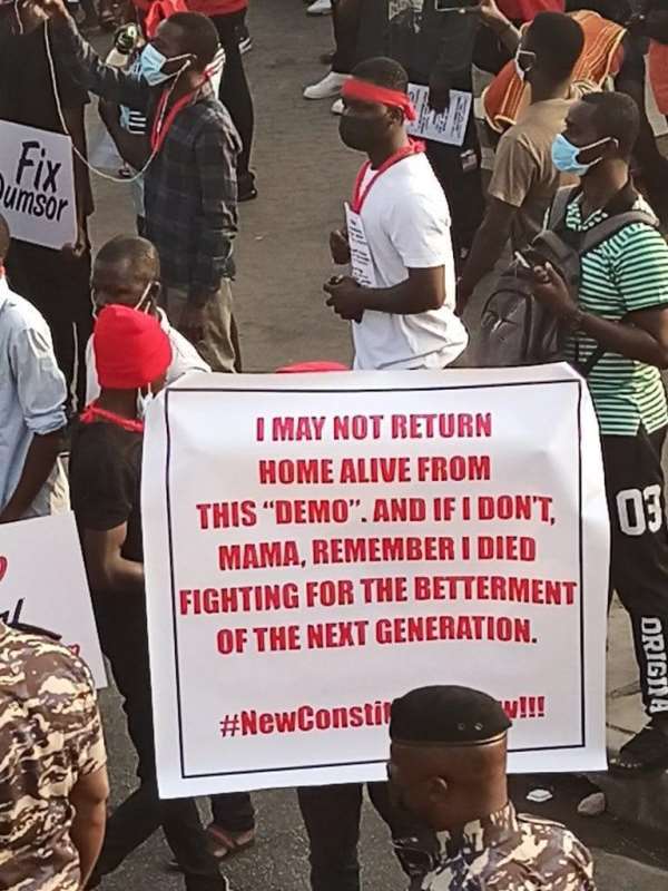 PHOTOS: Ghanaians hit the streets of Accra for #FixTheCountry demo