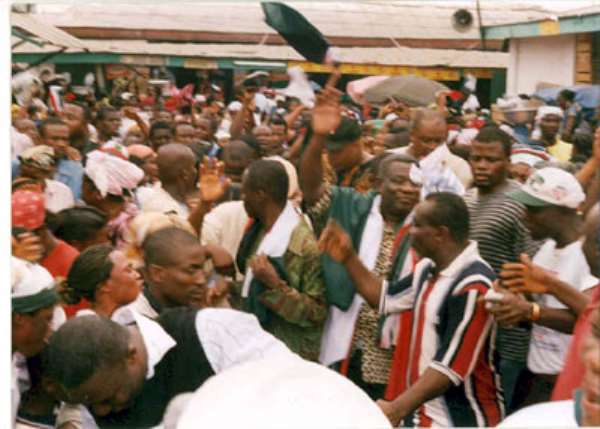 Mills draws milling crowds in west