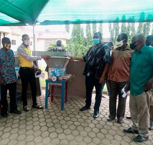 Gov't Gives Over 200 People Start-Up Kits In Obuasi